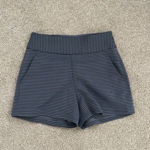 Lululemon size 4